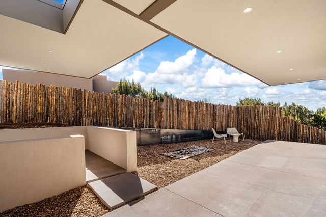 19 Camino Barranca, Santa Fe, NM 87507