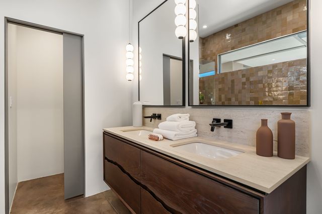 19 Camino Barranca, Santa Fe, NM 87507