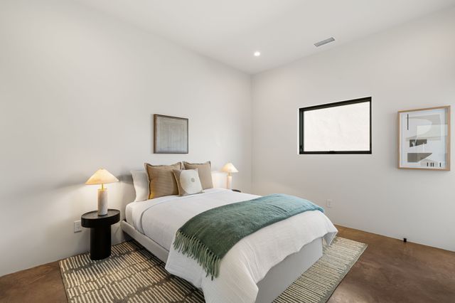 19 Camino Barranca, Santa Fe, NM 87507