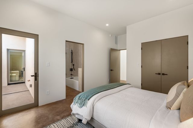 19 Camino Barranca, Santa Fe, NM 87507