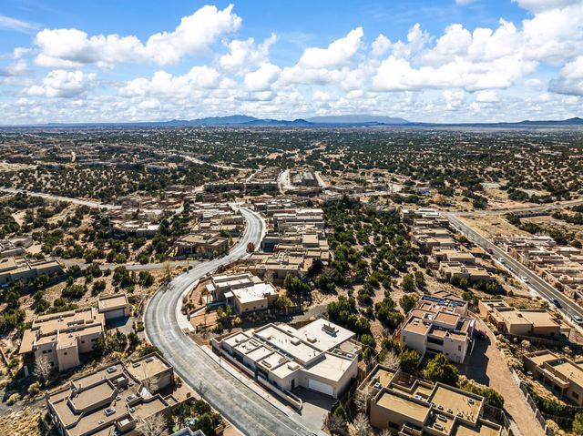 19 Camino Barranca, Santa Fe, NM 87507