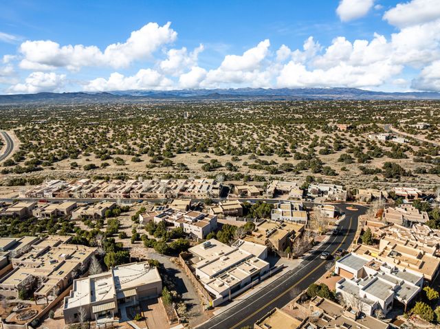 19 Camino Barranca, Santa Fe, NM 87507