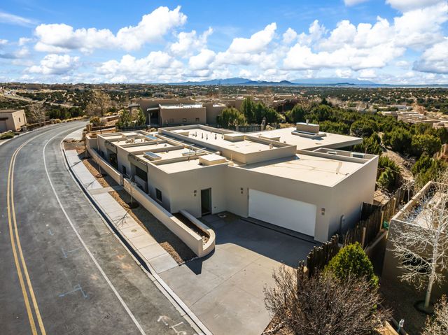 19 Camino Barranca, Santa Fe, NM 87507