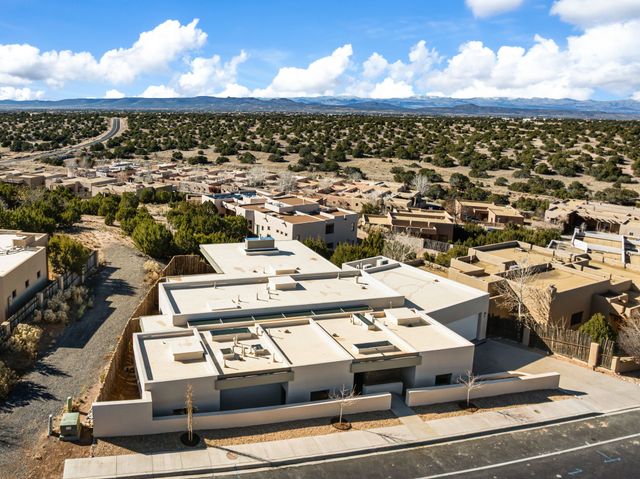 19 Camino Barranca, Santa Fe, NM 87507