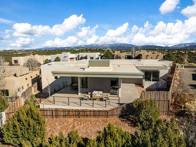 19 Camino Barranca, Santa Fe, NM 87507