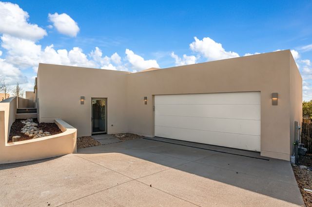 19 Camino Barranca, Santa Fe, NM 87507
