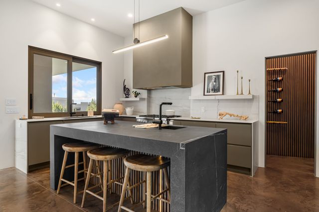 19 Camino Barranca, Santa Fe, NM 87507