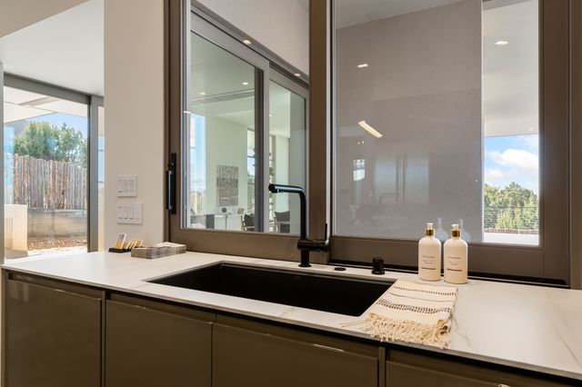 19 Camino Barranca, Santa Fe, NM 87507