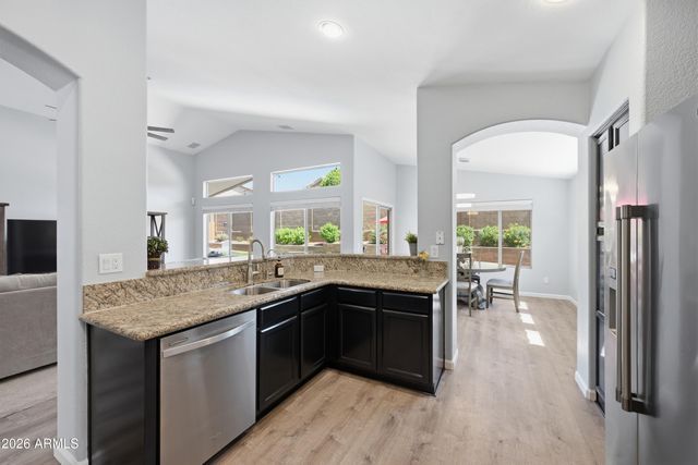 1834 W AMBERWOOD Drive, Phoenix, AZ 85045