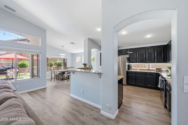 1834 W AMBERWOOD Drive, Phoenix, AZ 85045