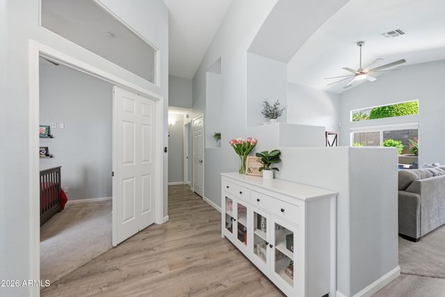 1834 W AMBERWOOD Drive, Phoenix, AZ 85045