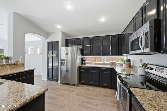 1834 W AMBERWOOD Drive, Phoenix, AZ 85045