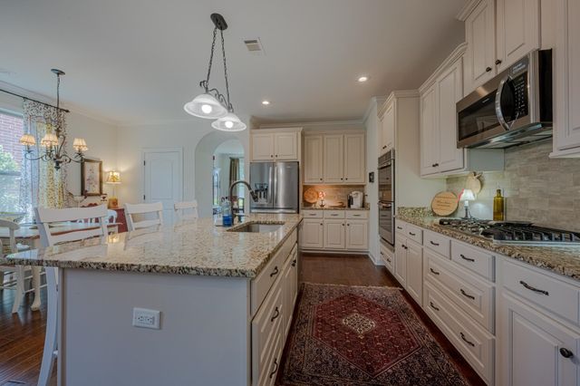 340 DOGWOOD VALLEY DR, Collierville, TN 38017