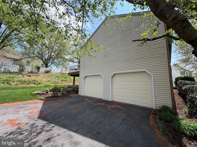 917 CHOWNING DR, Hummelstown, PA 17036