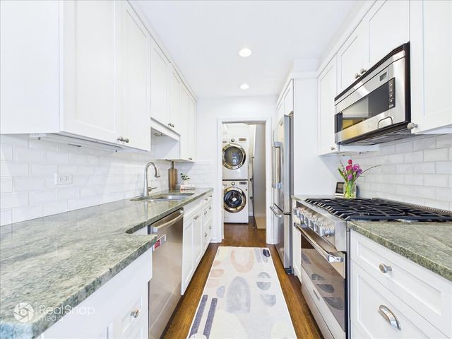 339 Greenleaf Avenue D, Wilmette, IL 60091