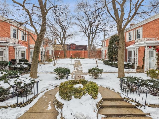 339 Greenleaf Avenue D, Wilmette, IL 60091