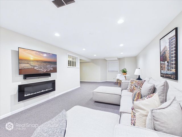 339 Greenleaf Avenue D, Wilmette, IL 60091