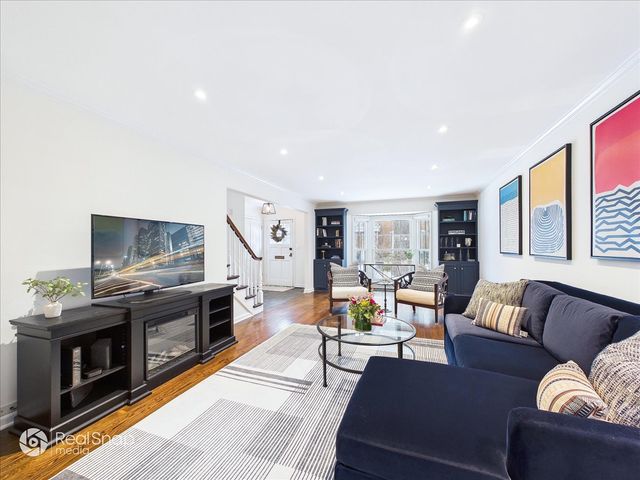 339 Greenleaf Avenue D, Wilmette, IL 60091