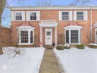 339 Greenleaf Avenue D, Wilmette, IL 60091