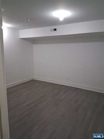 715 17th Street, Newark, NJ 07103