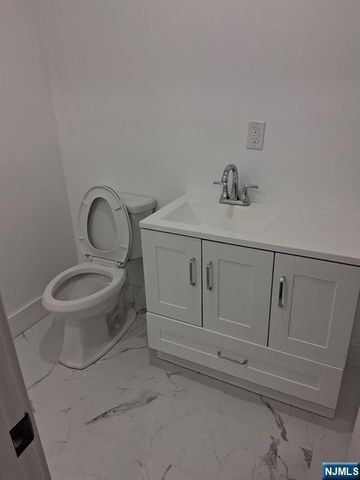 715 17th Street, Newark, NJ 07103