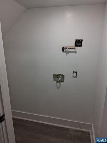 715 17th Street, Newark, NJ 07103