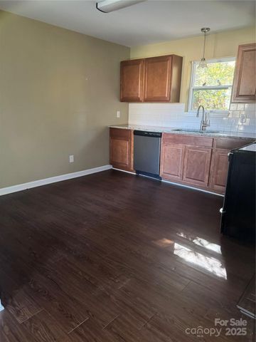 918 Breezewood Drive, Charlotte, NC 28262