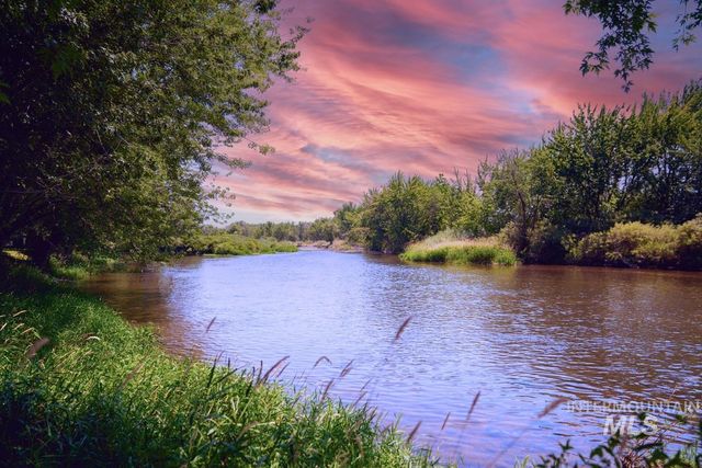 6774 Saddle Bred Way, Star, ID 83669