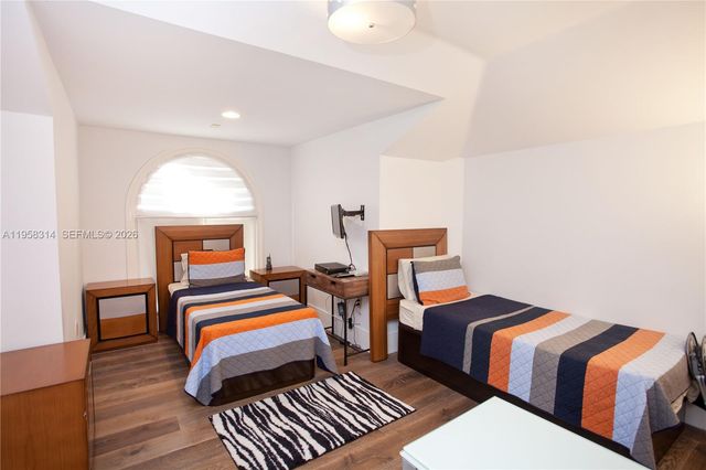 165 Paloma Dr, Coral Gables, FL 33143