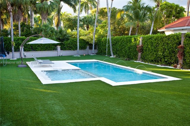 165 Paloma Dr, Coral Gables, FL 33143