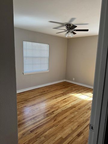 8427 Ridgelea Street, Dallas, TX 75209