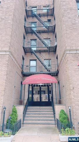 2700 John F Kennedy Boulevard 302, Jersey City, NJ 07306