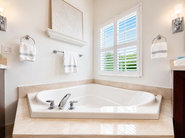 6152 NW 108th Way, Parkland, FL 33076