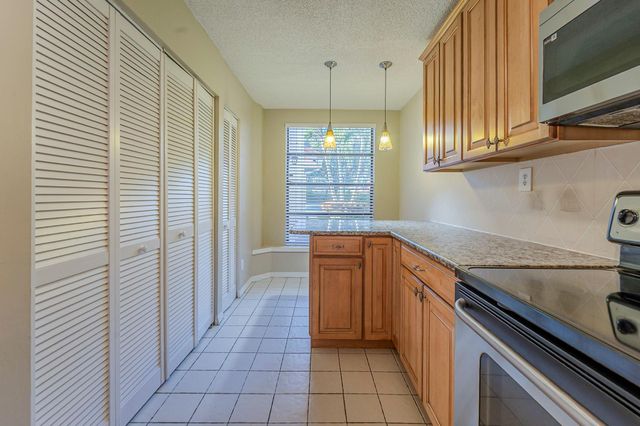 8705 Via Giula 1, Boca Raton, FL 33496