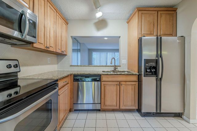 8705 Via Giula 1, Boca Raton, FL 33496