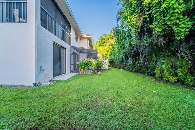 8705 Via Giula 1, Boca Raton, FL 33496
