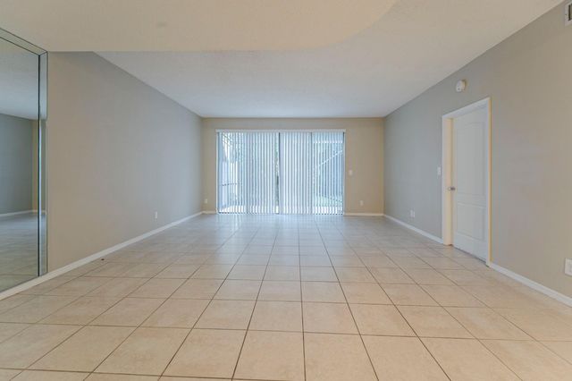 8705 Via Giula 1, Boca Raton, FL 33496
