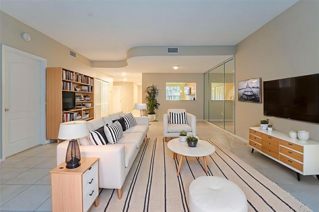 8705 Via Giula 1, Boca Raton, FL 33496
