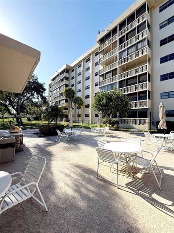 800 NE 195th Street 720, Miami, FL 33179