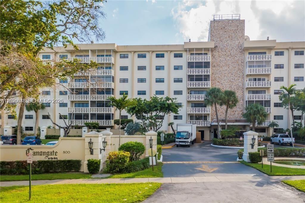 800 NE 195th Street 720, Miami, FL 33179