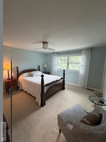 210 Sunny Heights Lane, Idaho Falls, ID 83402