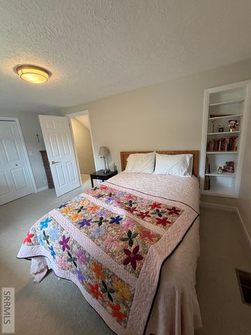 210 Sunny Heights Lane, Idaho Falls, ID 83402