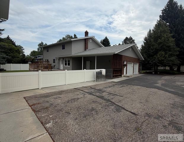 210 Sunny Heights Lane, Idaho Falls, ID 83402