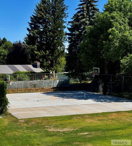 210 Sunny Heights Lane, Idaho Falls, ID 83402