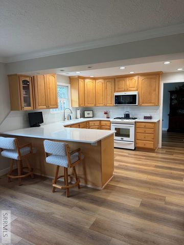 210 Sunny Heights Lane, Idaho Falls, ID 83402