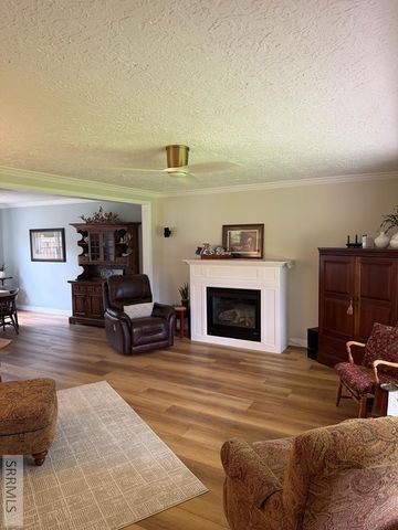 210 Sunny Heights Lane, Idaho Falls, ID 83402