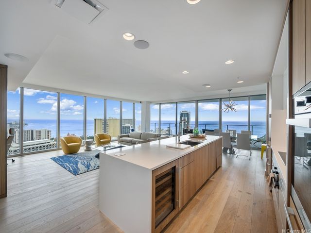 383 Kalaimoku Street 3307, Honolulu, HI 96815