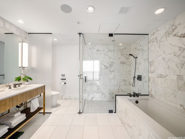 383 Kalaimoku Street 3307, Honolulu, HI 96815