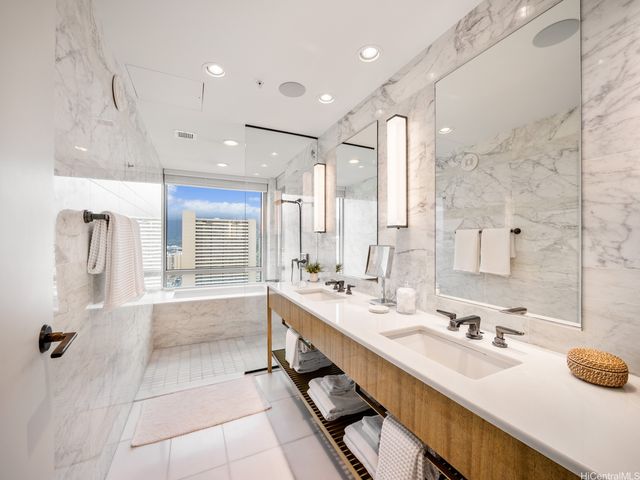 383 Kalaimoku Street 3307, Honolulu, HI 96815