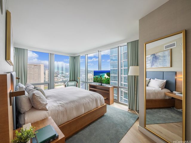 383 Kalaimoku Street 3307, Honolulu, HI 96815